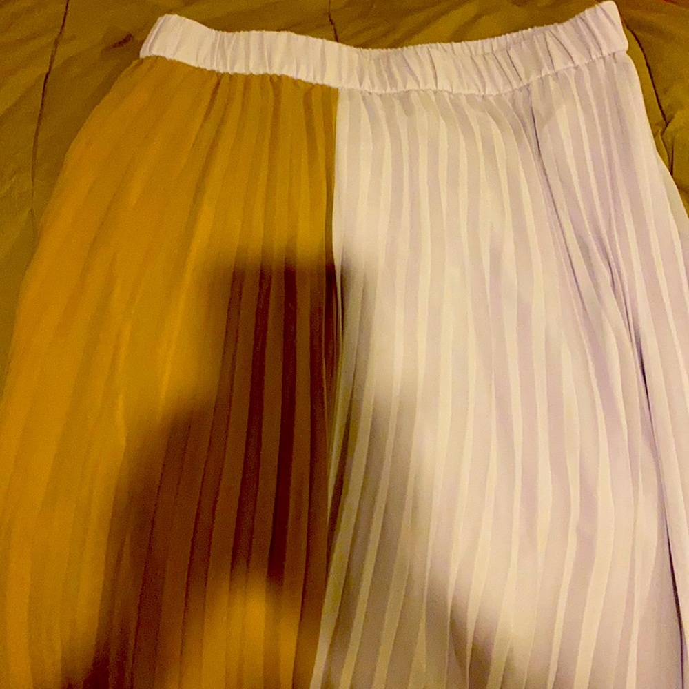 Ann Taylor beautiful unique skirt. True to size